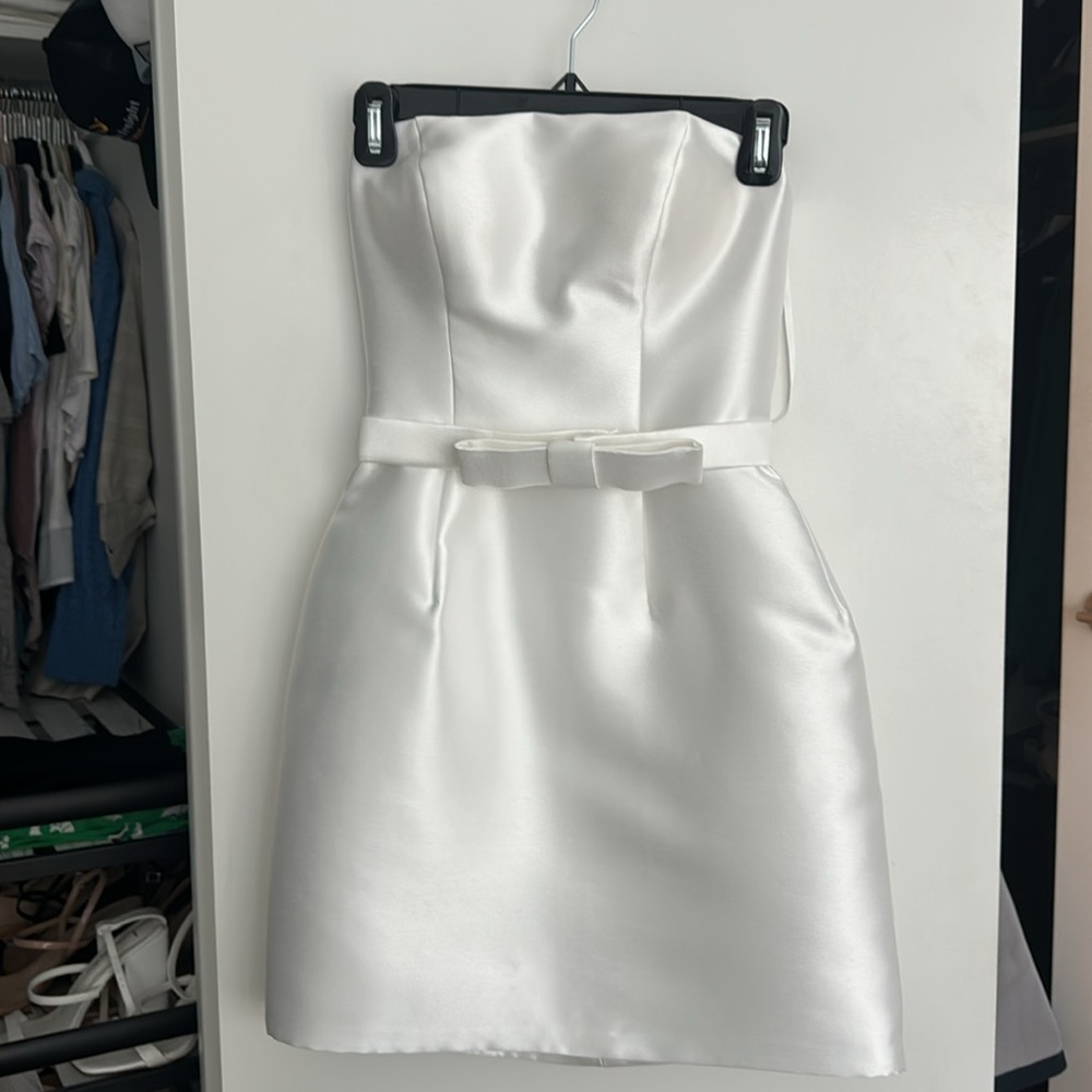 UNTAMED PETALS BY AMANDA JUDGE Strapless Satin Mini Bridal Dress in White - Picture 3 of 5